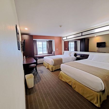Microtel Inn And Suites By Wyndham Толука Екстер'єр фото