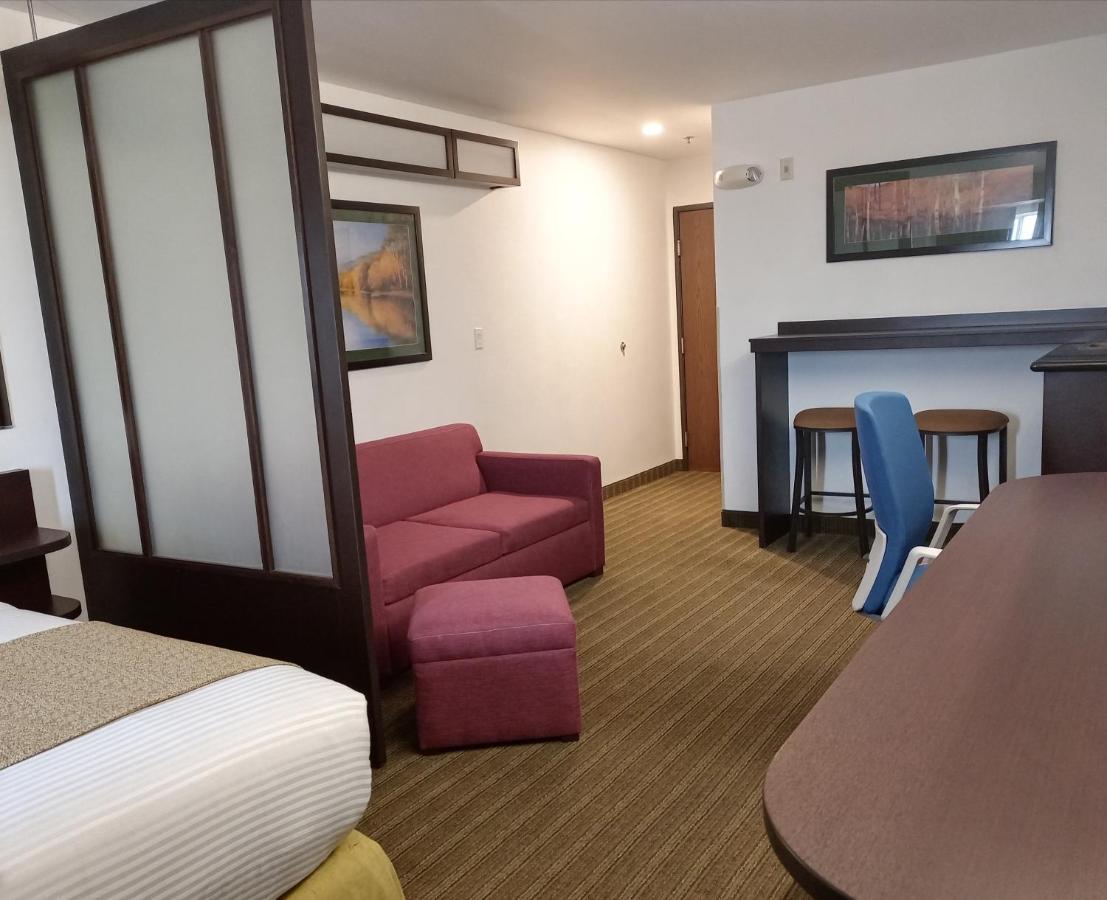 Microtel Inn And Suites By Wyndham Толука Екстер'єр фото