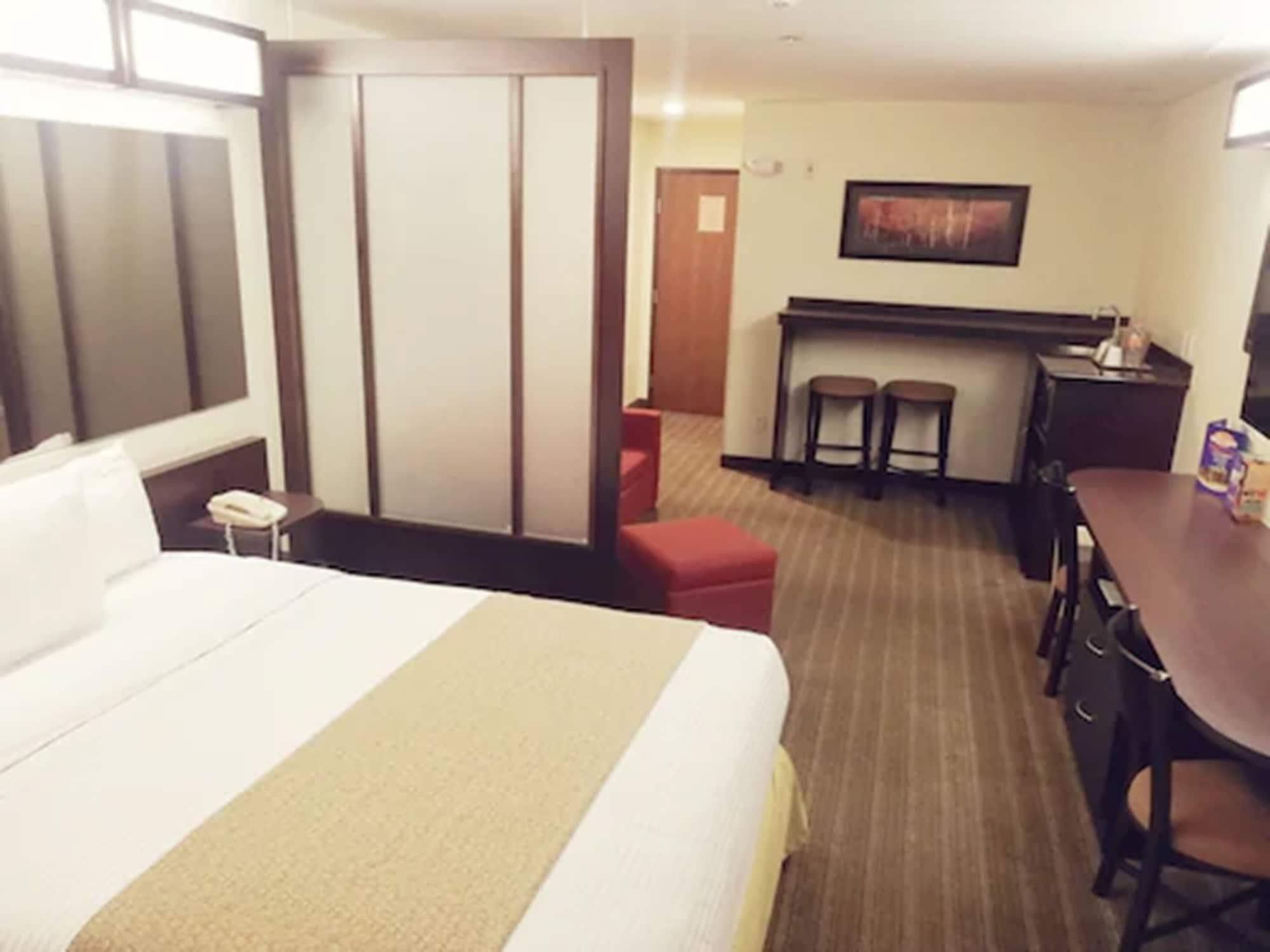 Microtel Inn And Suites By Wyndham Толука Екстер'єр фото
