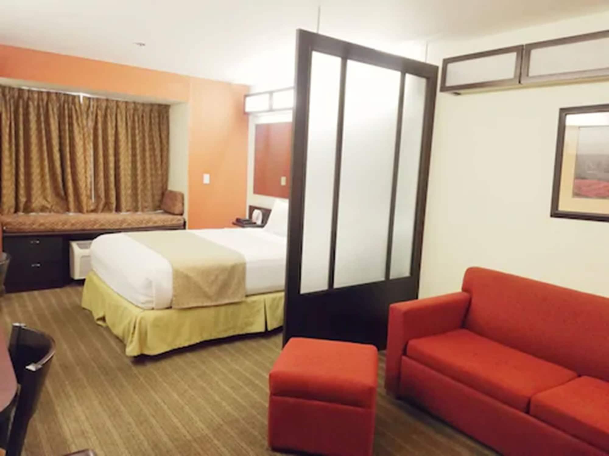 Microtel Inn And Suites By Wyndham Толука Екстер'єр фото