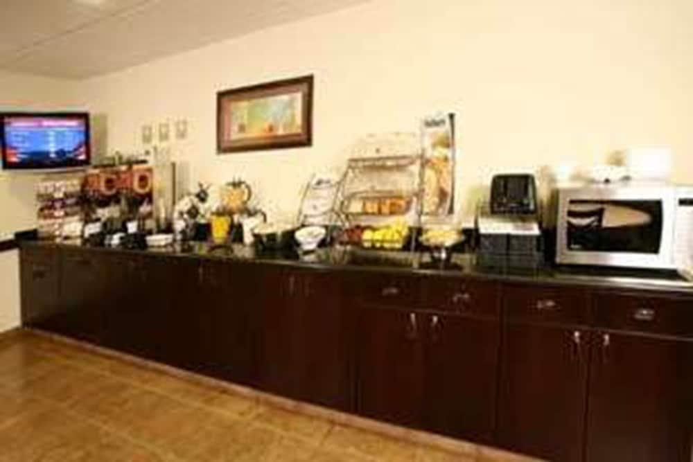 Microtel Inn And Suites By Wyndham Толука Екстер'єр фото