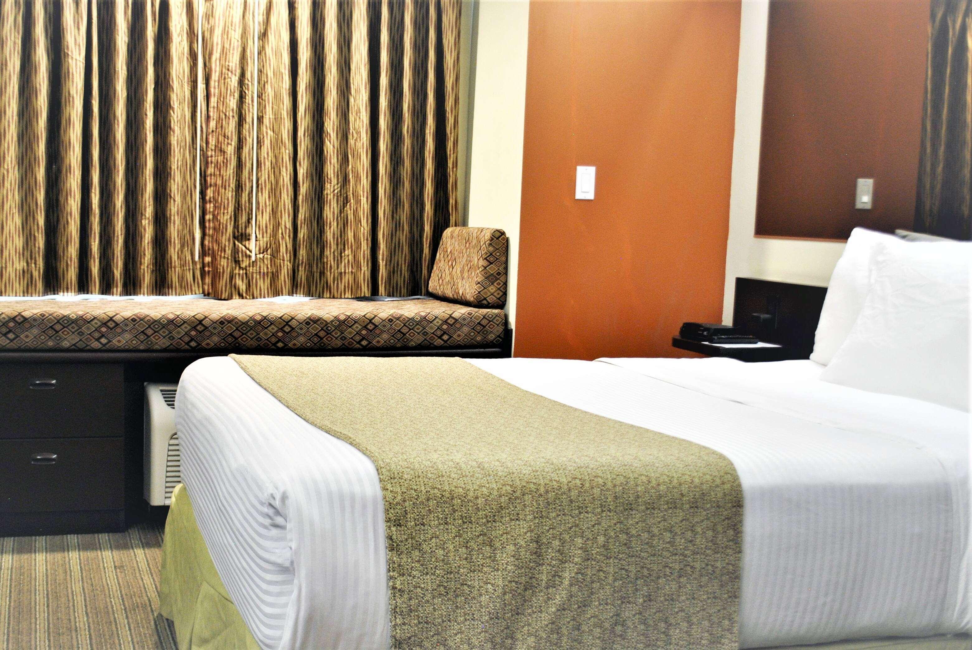 Microtel Inn And Suites By Wyndham Толука Екстер'єр фото