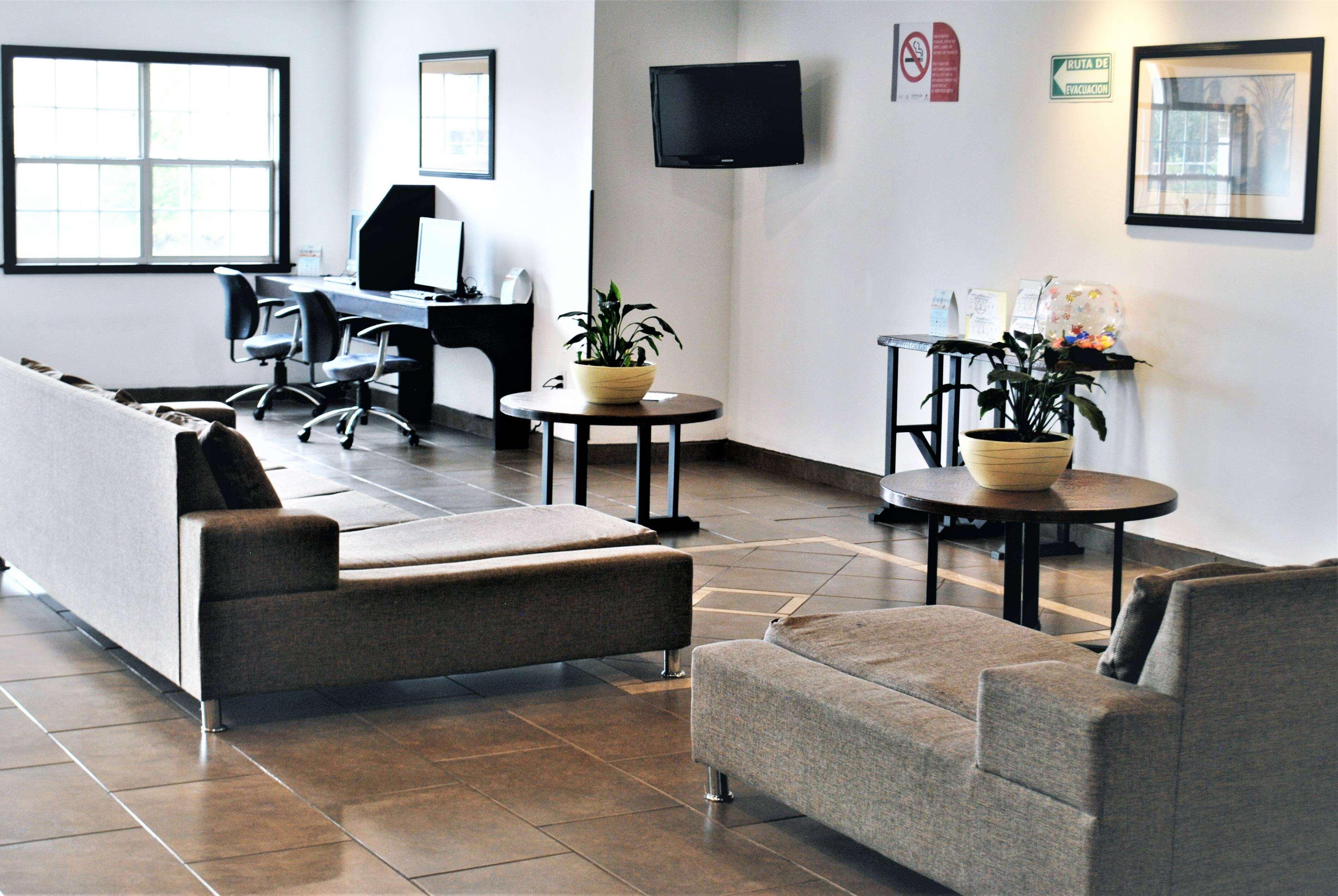 Microtel Inn And Suites By Wyndham Толука Екстер'єр фото