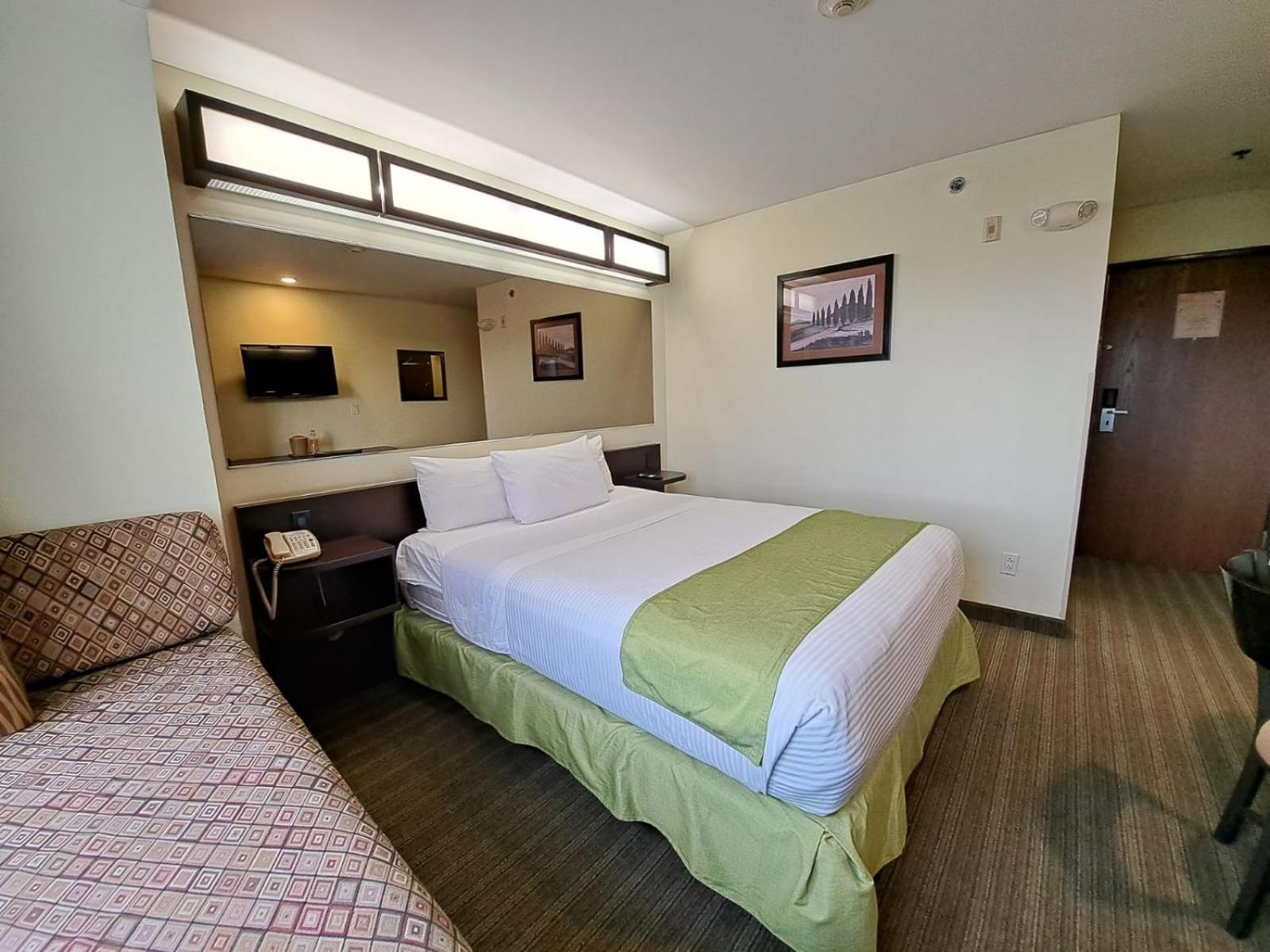 Microtel Inn And Suites By Wyndham Толука Екстер'єр фото
