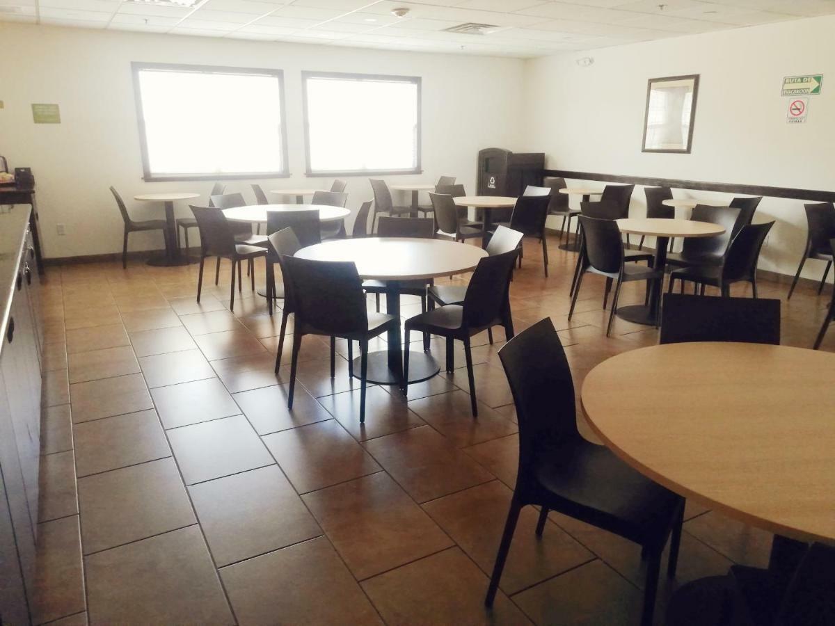 Microtel Inn And Suites By Wyndham Толука Екстер'єр фото