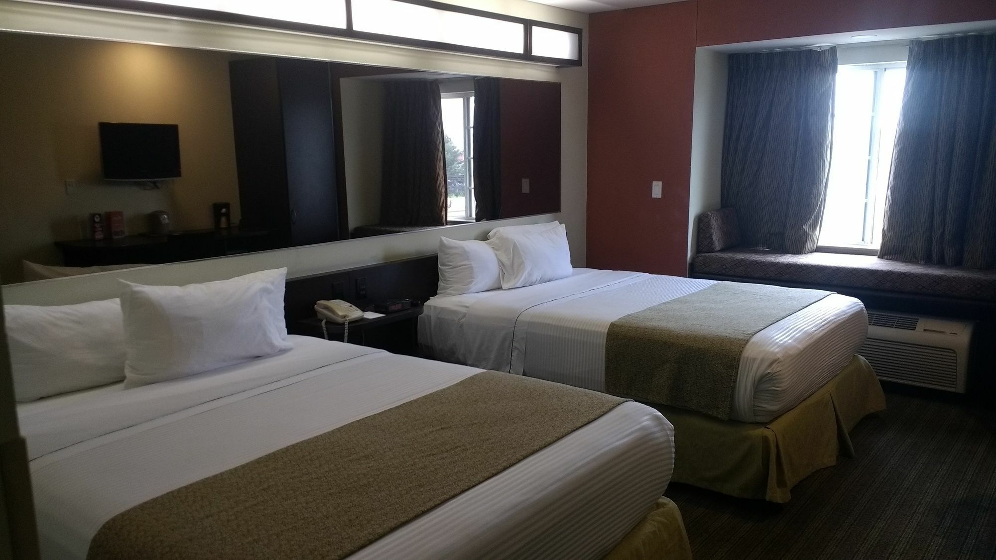 Microtel Inn And Suites By Wyndham Толука Екстер'єр фото